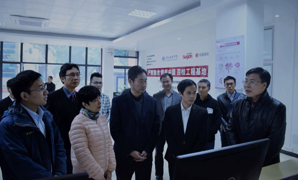 校领导和专家组视察大数据应用协同创新中心 校领导和专家组视察大数据应用协同创新中心