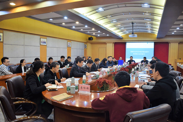 师生座谈会现场 师生座谈会现场