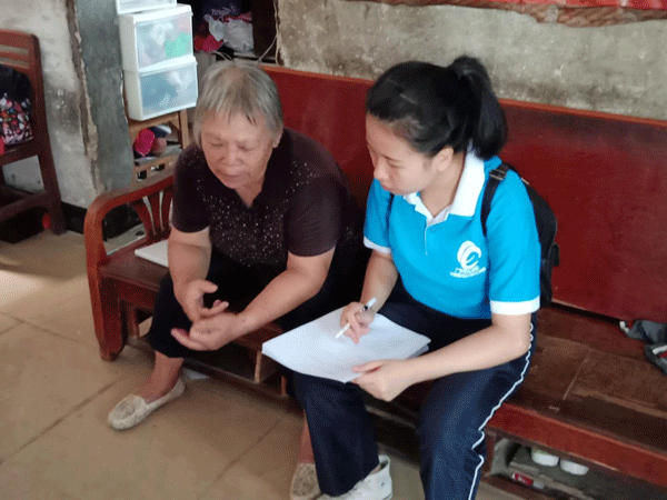 走访贫困户 走访贫困户