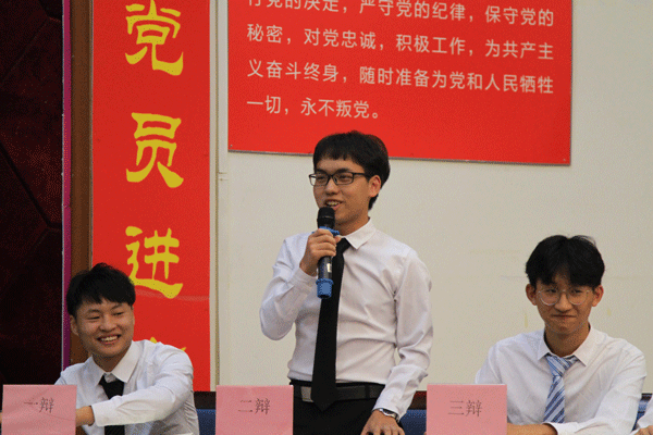 反方辩手发言,他们认为应优先选择就业 反方辩手发言,他们认为应优先选择就业